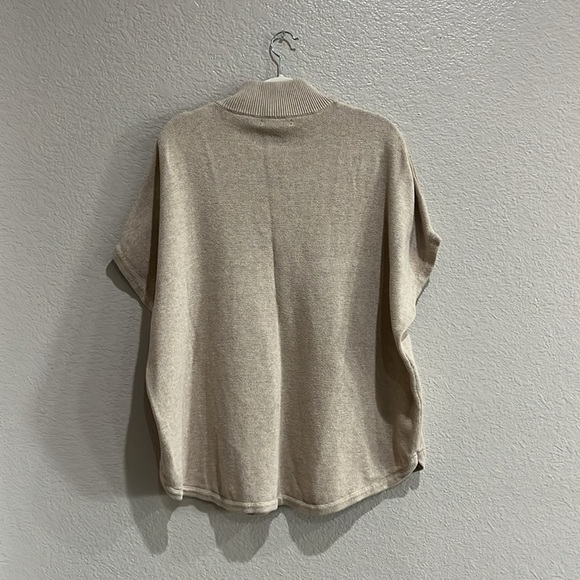 Banana Republic Women’s sweater poncho Zip up Size M/L Pocket Short Sleeve Tan - Picture 9 of 10